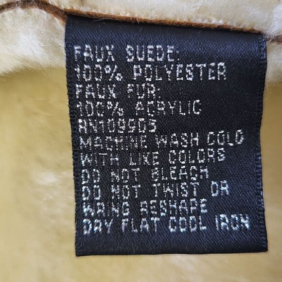 Essentials by Milano Vest - Picture 8 of 11